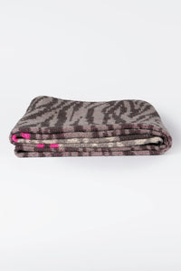 Mara Knitted Tiger & Leopard Blanket Print Scarf - Grey & Fuchsia